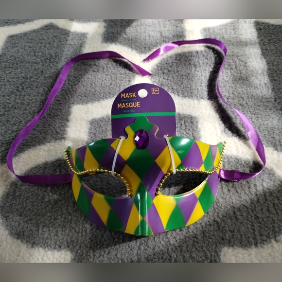 New Mardi Gras Mask /Masquerade - Picture 4 of 6